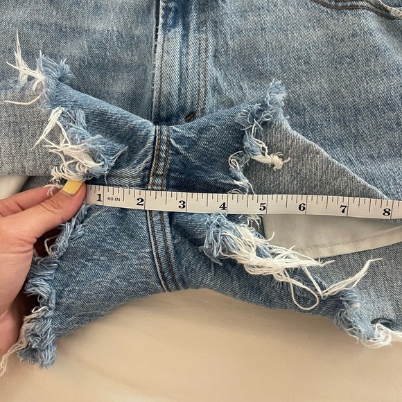 Abercrombie & Fitch- The Mom Short High Rise - Picture 6 of 8